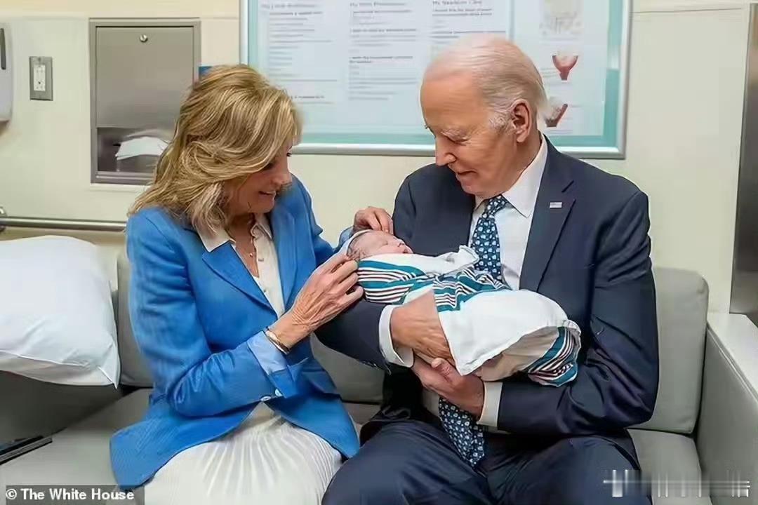 拜登夫妇又喜得孙子，无官一身轻享受的天伦之乐，拜登与吉尔的爱情是真的……