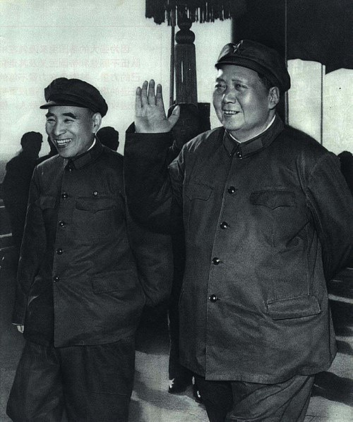 历史上的今日1972年10月2日晚上，在中南海游泳池住处同周世钊谈话。