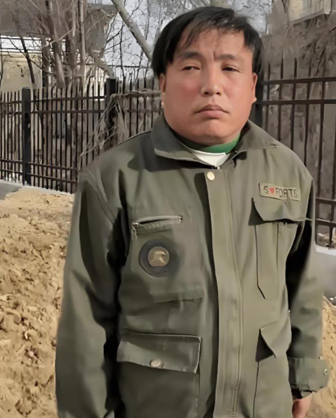 2008年，宋小宝拜访师傅赵本山时说：“你能不能收我一个朋友为徒？他有极高的喜剧