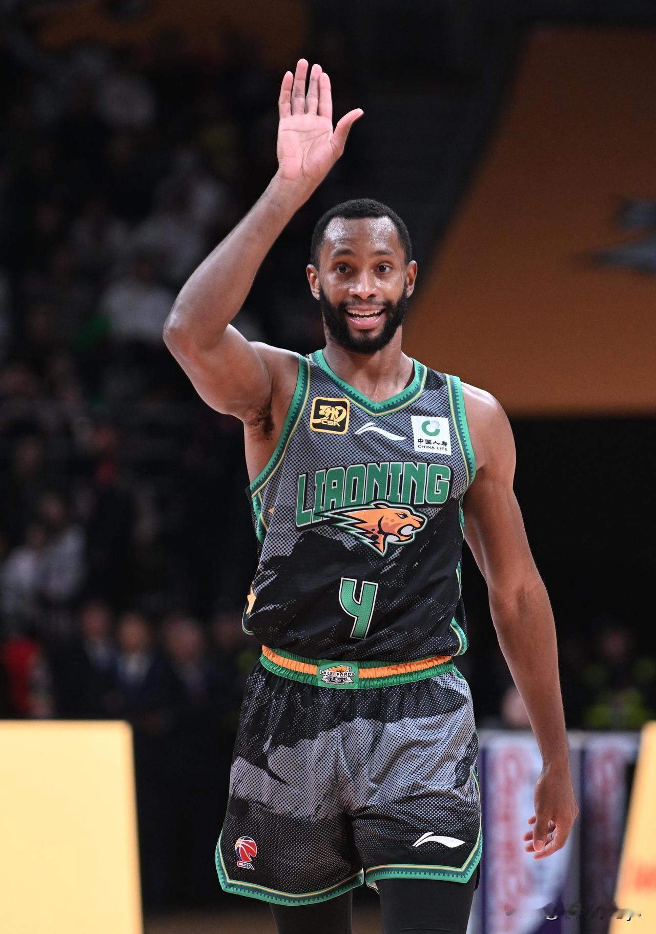 辽篮的功勋外援弗格，助力球队5年3冠创队史，还拿过FMVP等诸多荣誉，地位超哈德