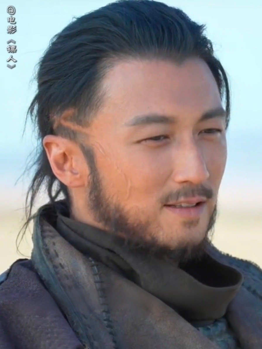 锋劈了京呆了谢霆锋在《镖人》里上演“满45减20”奇迹！高难度劈叉说来就来，