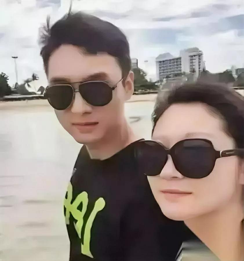 王暖暖的痛，早就埋了伏笔。但她每一次都把“回头”的门关上了。当初父母说俞