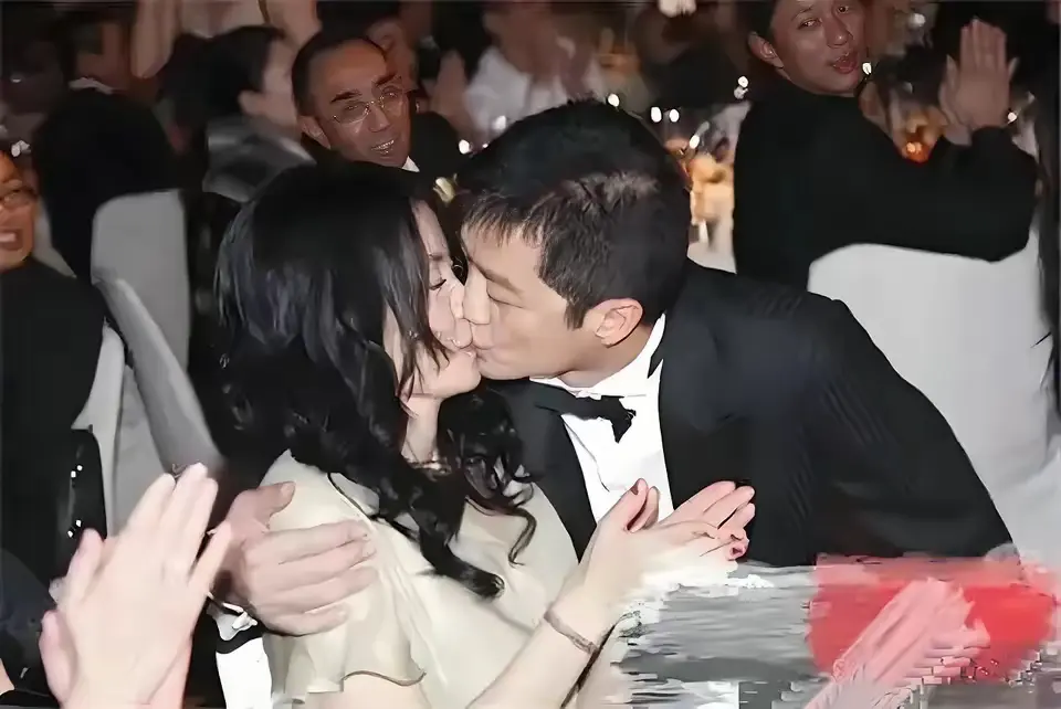 谢霆锋看到这张照片还会义无反顾爱王菲吗？还是别说有多纯洁了！接受现实吧！