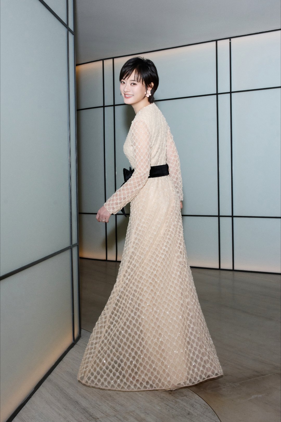 孙俪越素越美谁懂孙俪素净造型的杀伤力！干净、松弛、眼里有光，我看了三秒投降