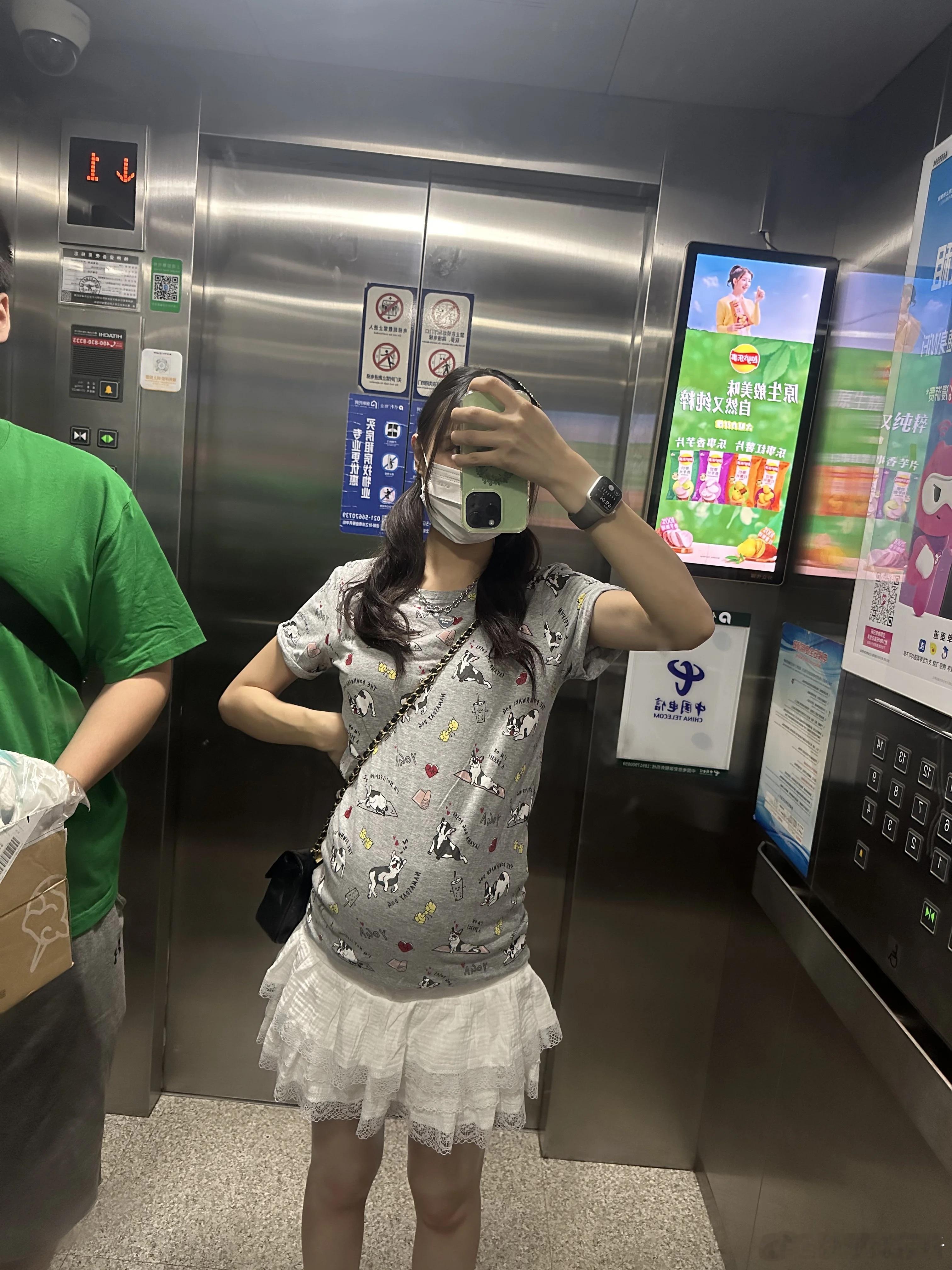 不懂就问孕妇这样穿很奇怪吗❓​​​
