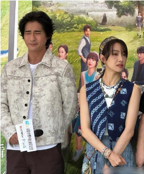 所以说宋茜是怎么做到的，感觉旁边的周渝民眼睛都快睁不开了​​​