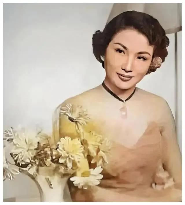 当年，袁世凯死后，六姨太叶蓁得到的遗产是，黄金20条，南京半条街的房屋100间和