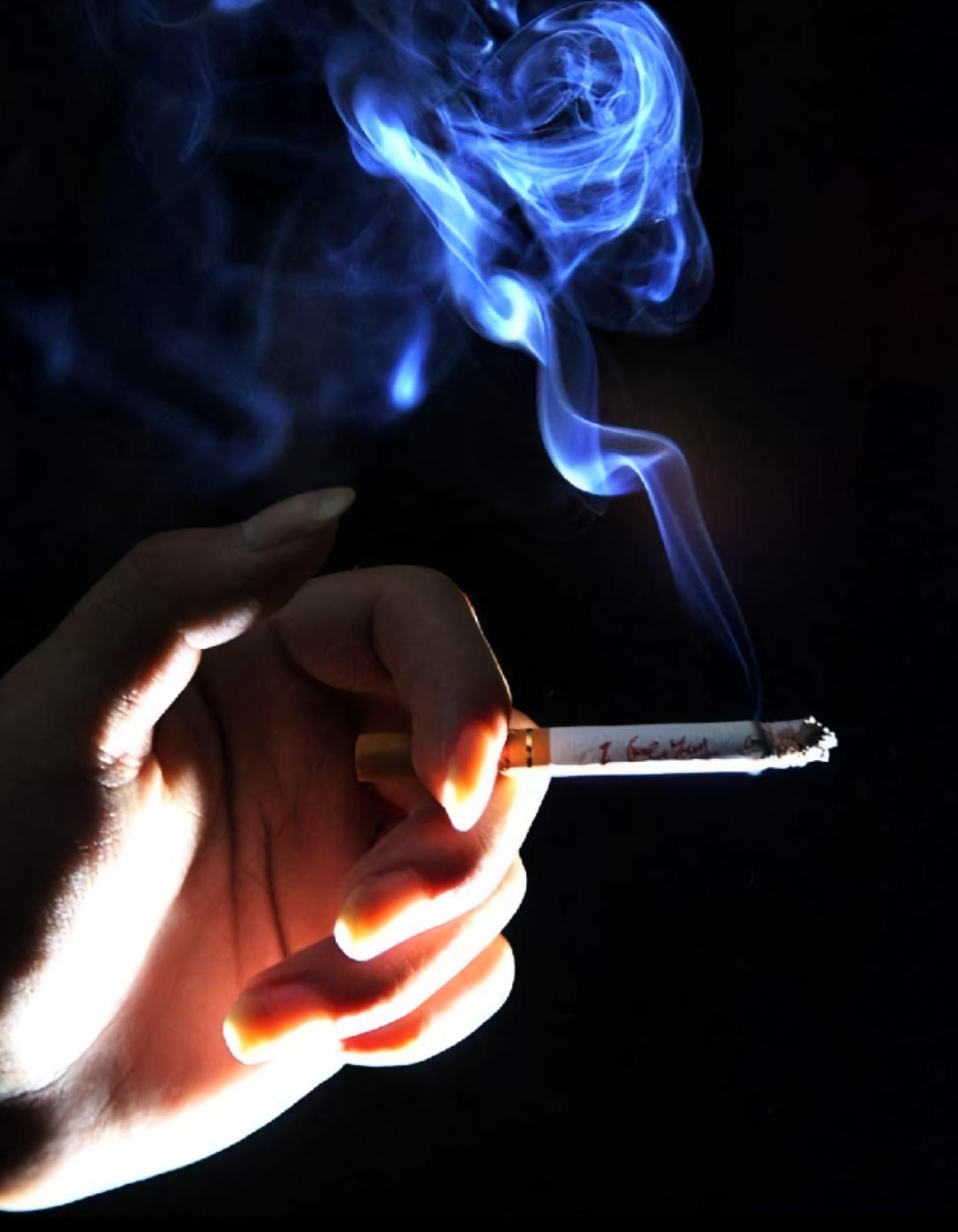 大家都知道抽烟有害健康，我不抽烟，所以我平时尽可能的避开抽烟的人。因为听别人说吸