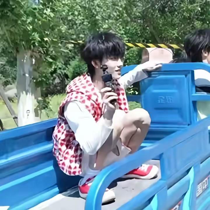 可是我觉得他干什么都好可爱鸭