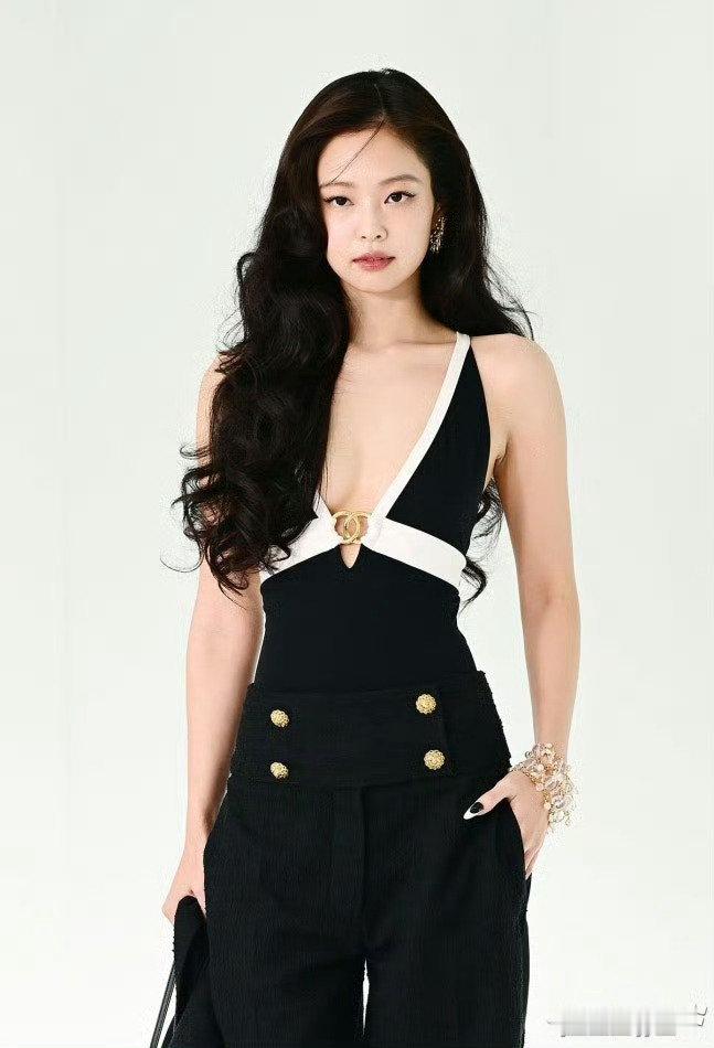 Jennie出席Chanel首尔大秀Jennie明媚小猫Jennie明媚小猫