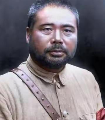 1948年，冯玉祥开始人生最后一次倒戈，坐船回国，船上失火，冯玉祥马上丢下老婆孩