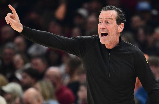 今日骑士主帅阿特金森在球队训练结束后接受了媒体采访。谈到球队失误问题，阿特金森表