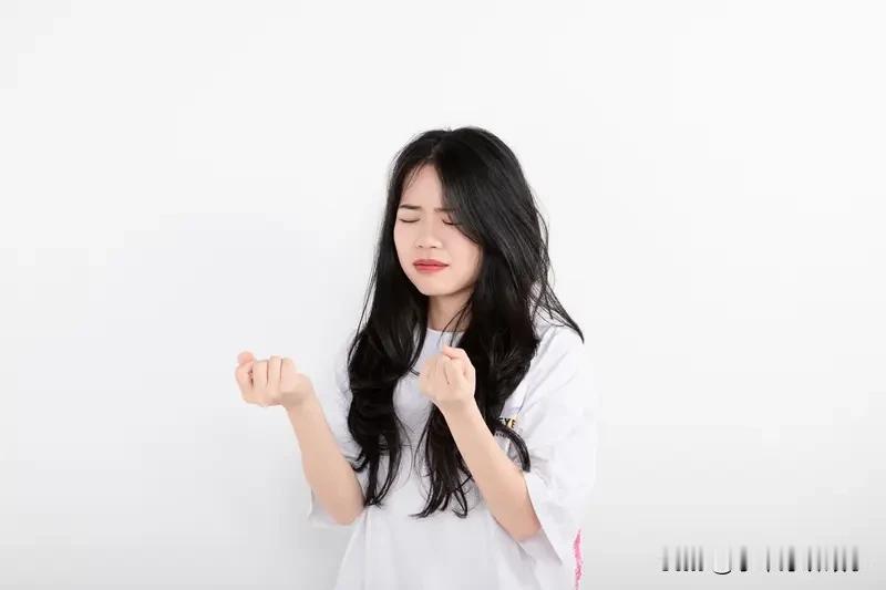 分享几则真实情感故事。老崔与王姐结婚十年，孩子高考失利，王姐自责，老崔也难受。以