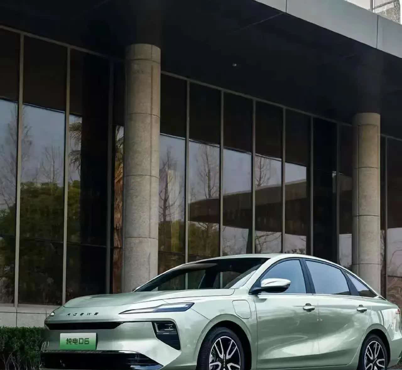 听我一句劝，2025买车不纠结：1、通勤用，纯电车。2、短途用，混动车。
