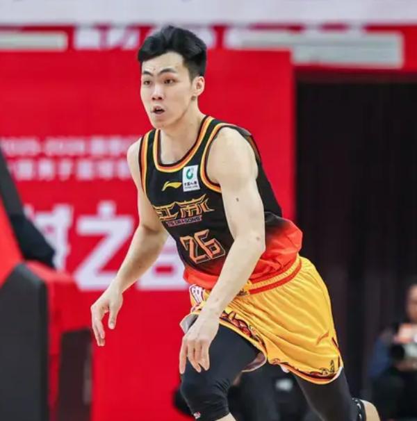 老六确实6！庞峥麟发挥亮眼！江苏对上卫冕冠军都能打得有来有回！但最后总像是缺