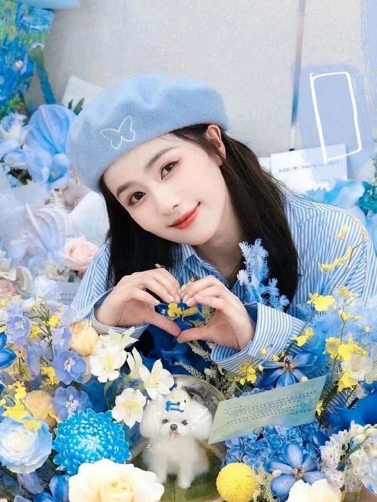 白鹿｜浅蓝絮语，独属于白鹿的蓝调时刻，温婉动人，太入迷了​​​