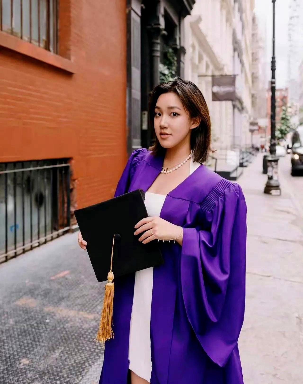 这几天，娱乐圈好像集体“飞国外”了，但真不是去忙工作，很多人是赶着参加孩子的毕业