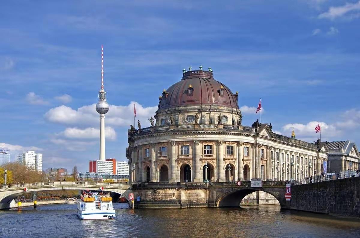 德国现在是全球排名前三的经济体，GDP总量超过5万亿美元，仅次于美国、中国，但是