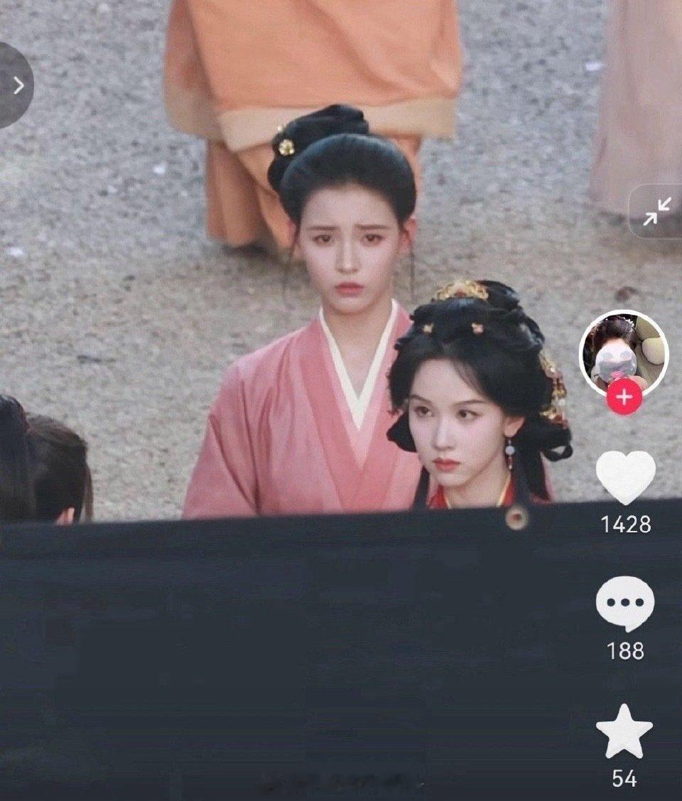 有人知道这个演丫鬟的是谁吗？天呐！在陈都灵旁边也不逊色，好美啊🙊