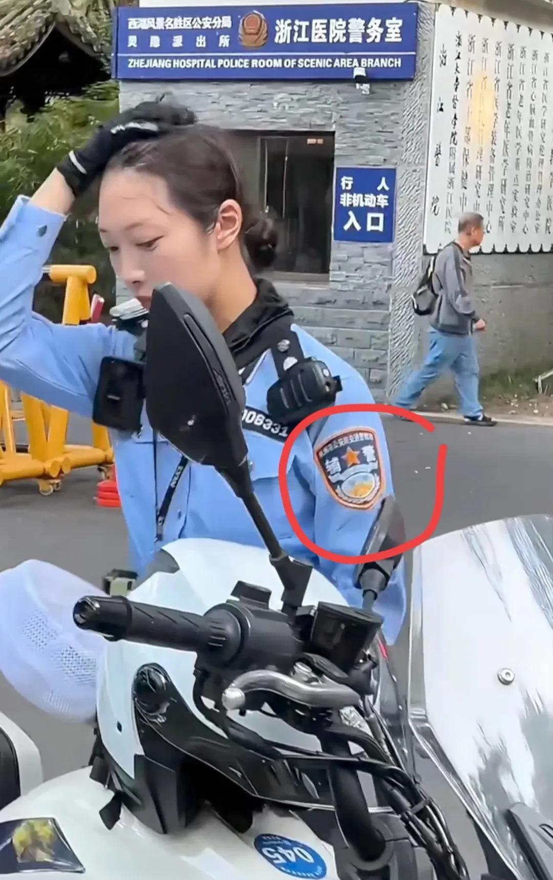 杭州交警更换夏季制服，看到兔子警官换上后，貌似人都瘦了，更美了！这几天杭州高温