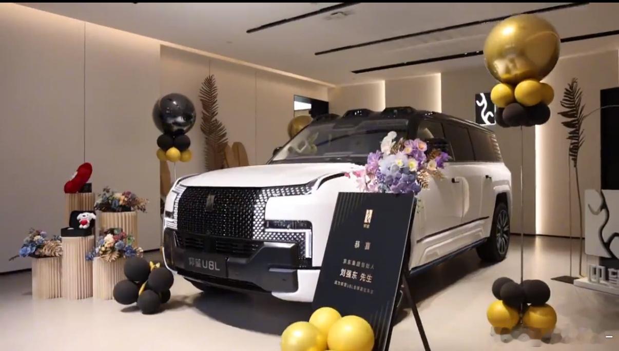 仰望U8L刘强东是仰望U8L首位车主，交车啦！刘强东仰望U8L太鼎太豪华了​​