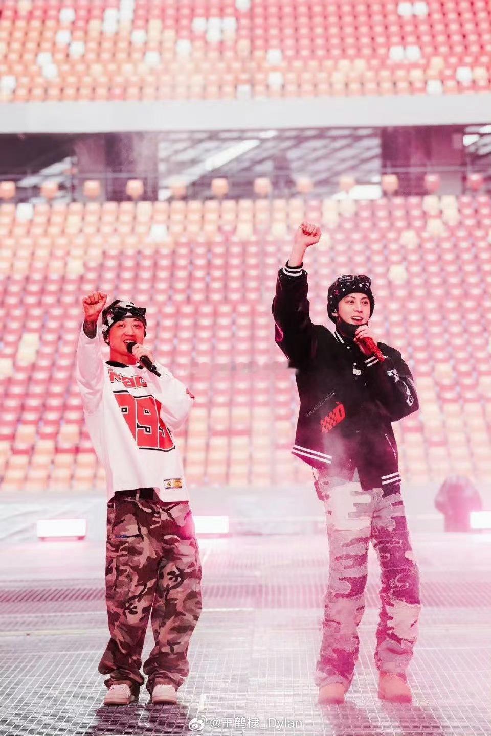 王鹤棣晚上见期待今晚rapper王鹤棣闪耀舞台🎤​​​