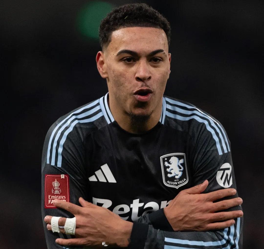 罗马诺在YouTube频道中谈到了阿森纳和罗杰斯的传闻。、罗马诺说：“是的，罗杰