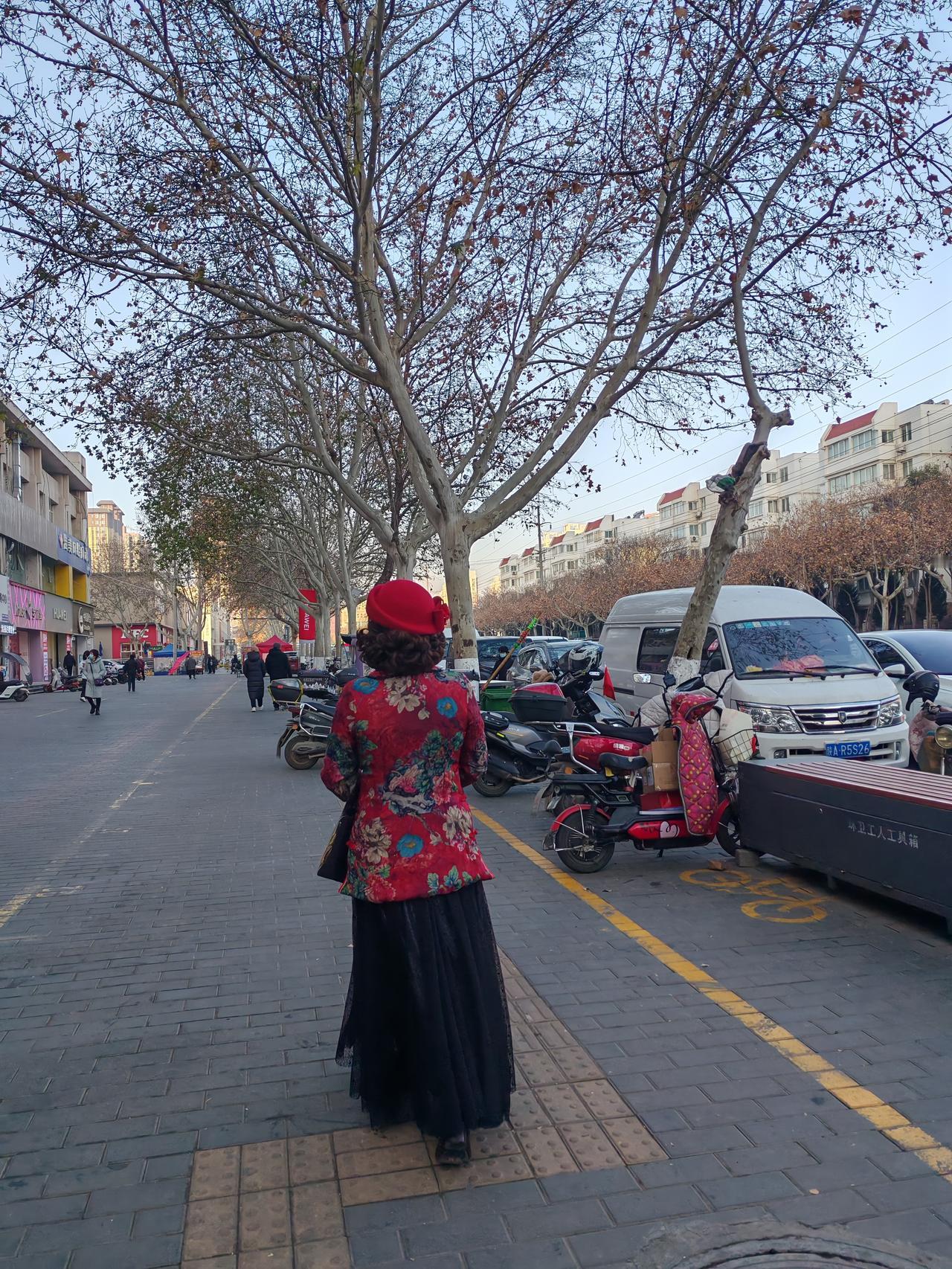 搭伙过日子的第37天，散伙了我们小区的王阿姨60岁，老伴走了好几年了，在跳广场