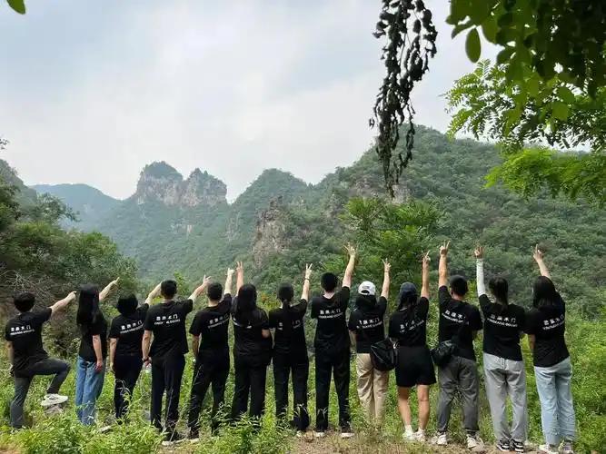 有人说，现在的00后是没有车贷房贷、没有后代的“绝代双骄”。说他们干掉了高房