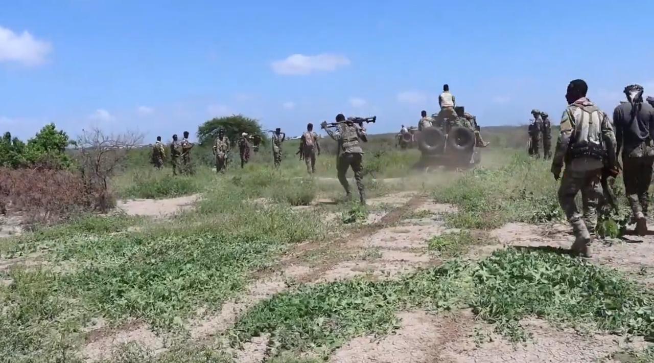 报道称，索马里青年党指挥官法拉赫·吉利卜及其七名保镖在朱巴兰联合索马里国民军（S