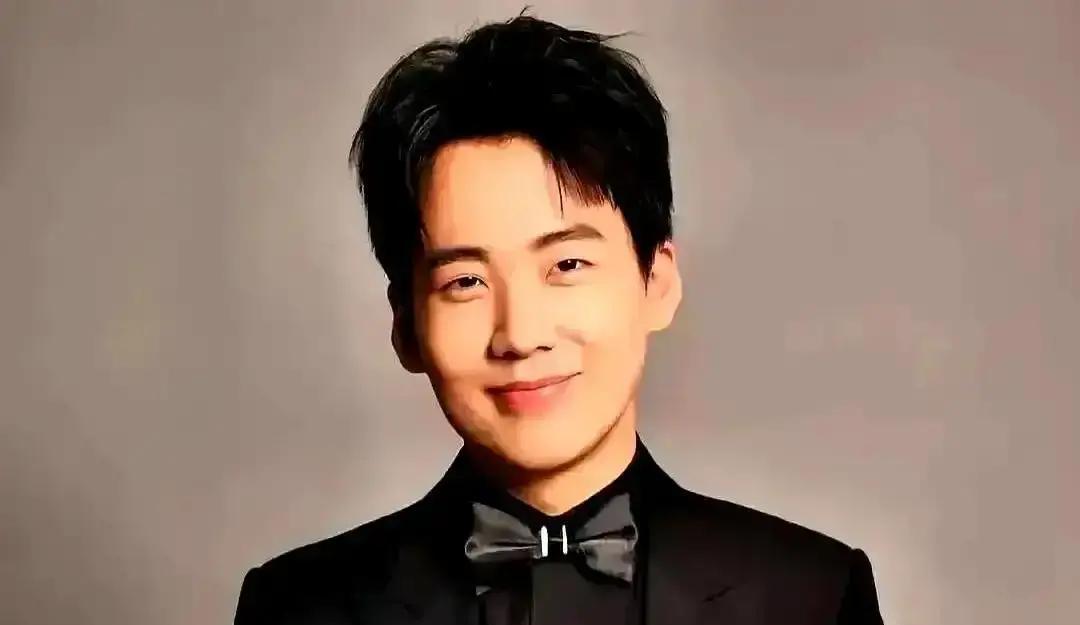 开机前7天，郭麒麟差点被踢出局。资方的算盘打得响。新人流量明星，片酬便宜30