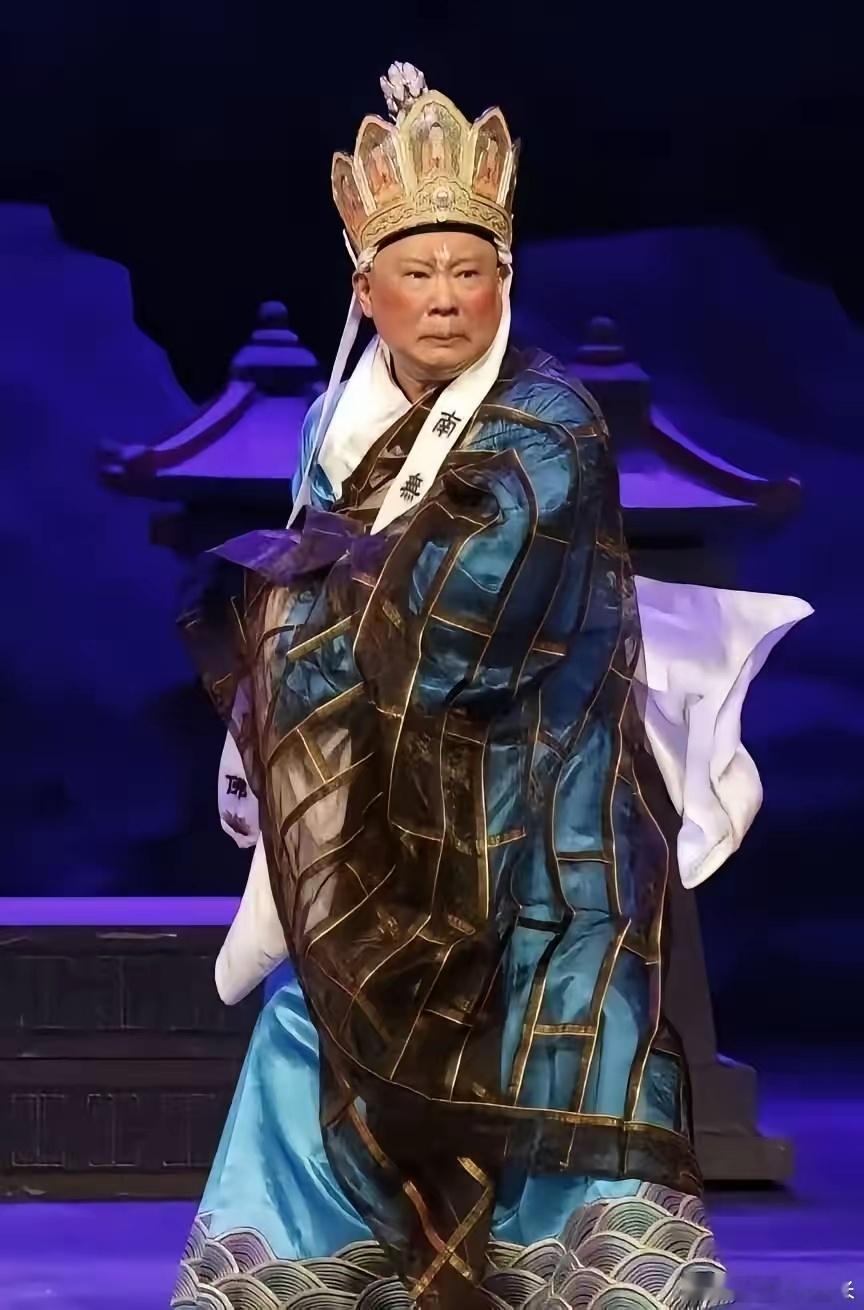 如果郭德纲垮了，对谁最有好处？答案很清楚，就是那些被他打破利益格局、夺走行业话语