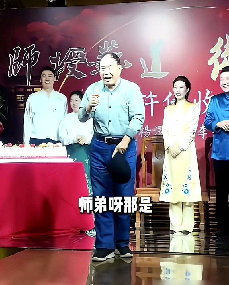 连郭德纲见了面都要客客气气喊一声先生，苏文茂门下的门长赵伟洲在业内辈分极高按说刘俊杰月份比他还要大，
