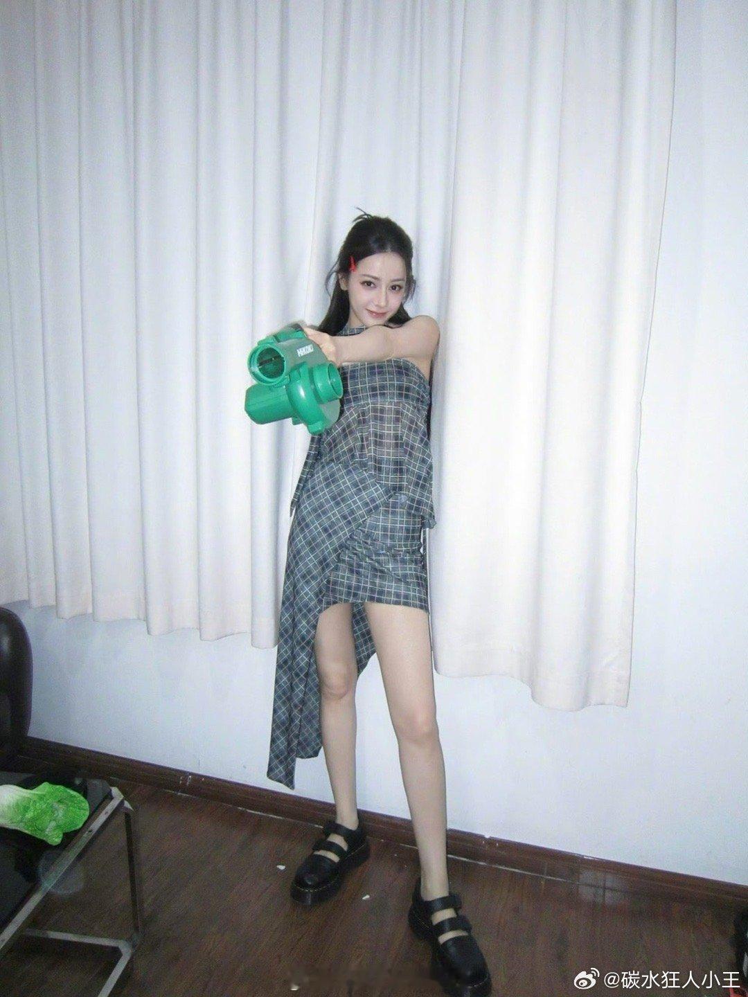 迪丽热巴夏日奇遇记这是手心🤲🏻这是比心🫶宝宝永远是我的小甜心💕​​​