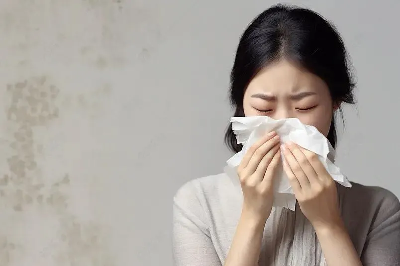 新型鼻炎针能不能根治鼻炎市面上常说的鼻炎针主要分两类：脱敏免疫针、激素封闭针，没有哪一种可以100%