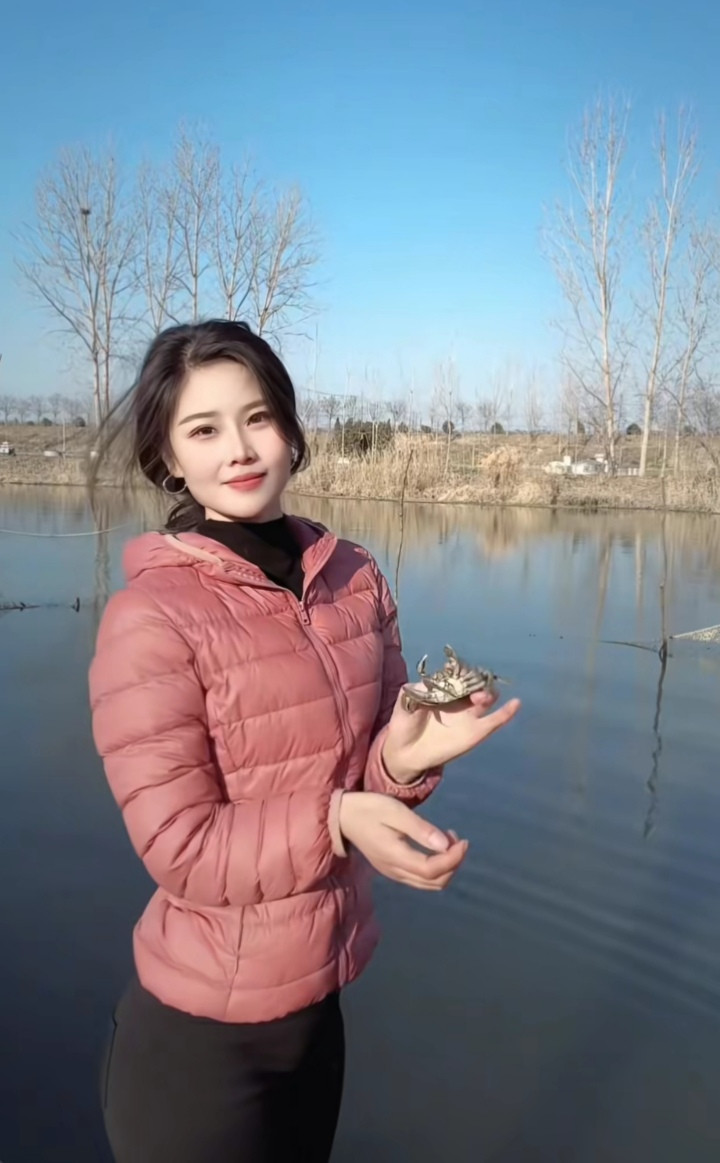 捞几个螃蟹，晚上海鲜大餐