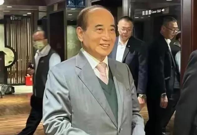 还有4天大罢免就要投票了，国民党和民众党多位大咖都纷纷走上街头，参加到了反罢免宣