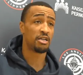 约翰-柯林斯在今日接受了采访，他谈到了对詹姆斯-哈登和科怀-伦纳德的领导力看法时