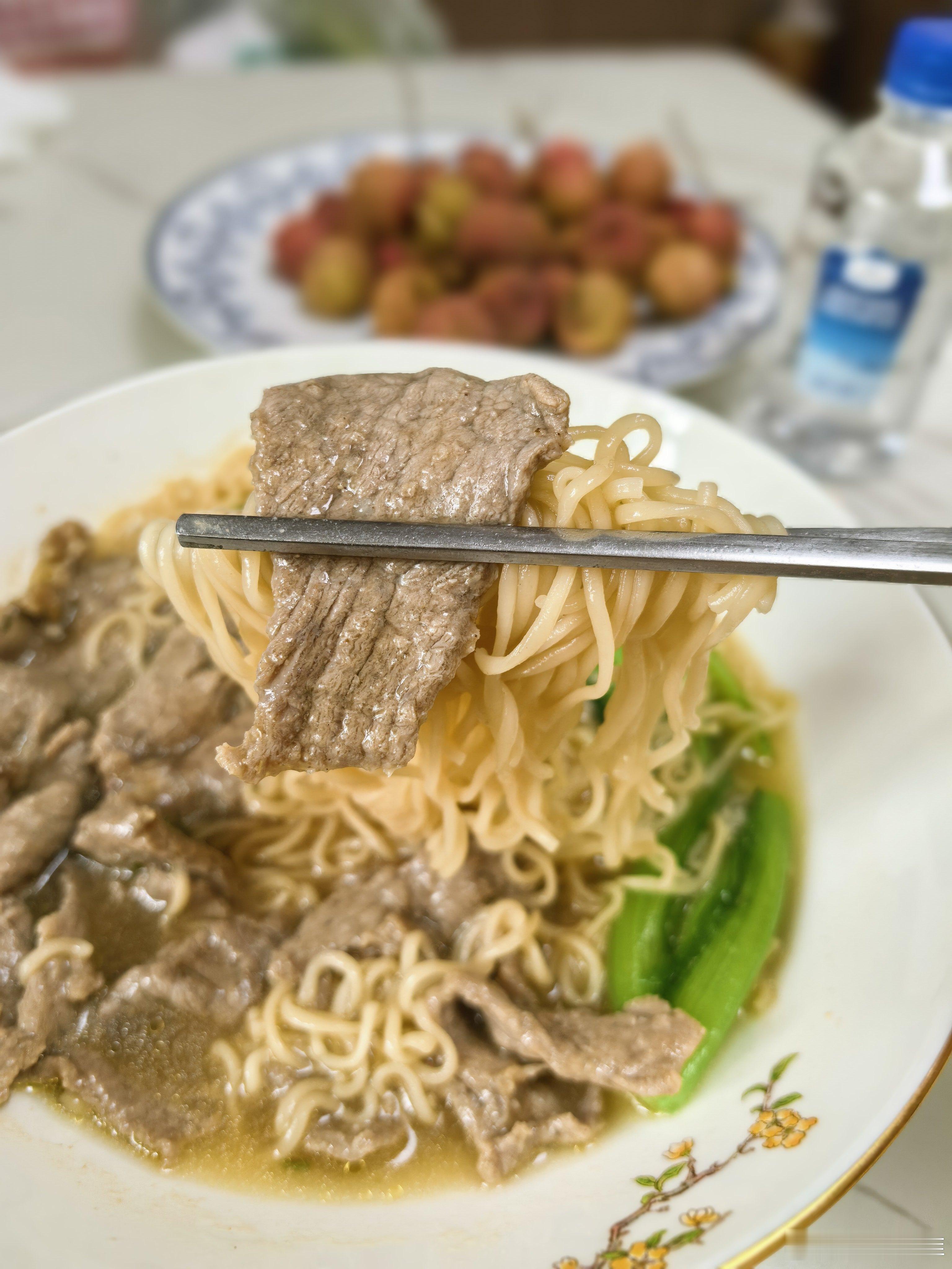 是日早餐……牛肉汤伊面