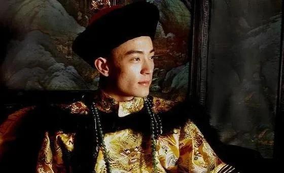 看看翁同稣当年是如何挑拨光绪和慈禧的关系的？翁同稣告诉光绪，如果同治皇帝还在，