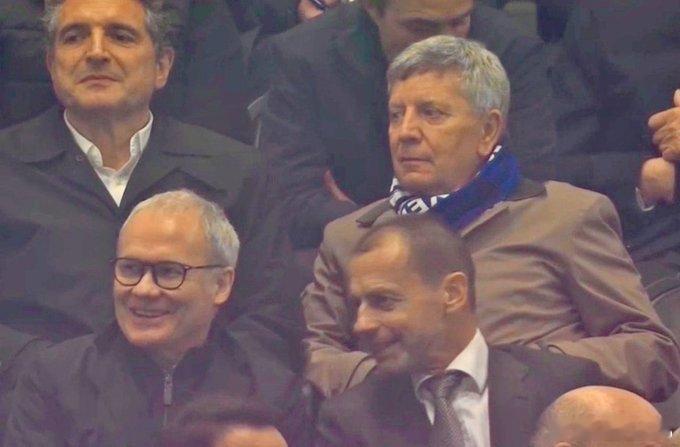 意甲联盟主席西蒙内利（曾因天气冷去梅阿查看球特意问主队要了一条围巾戴上而颇受争议