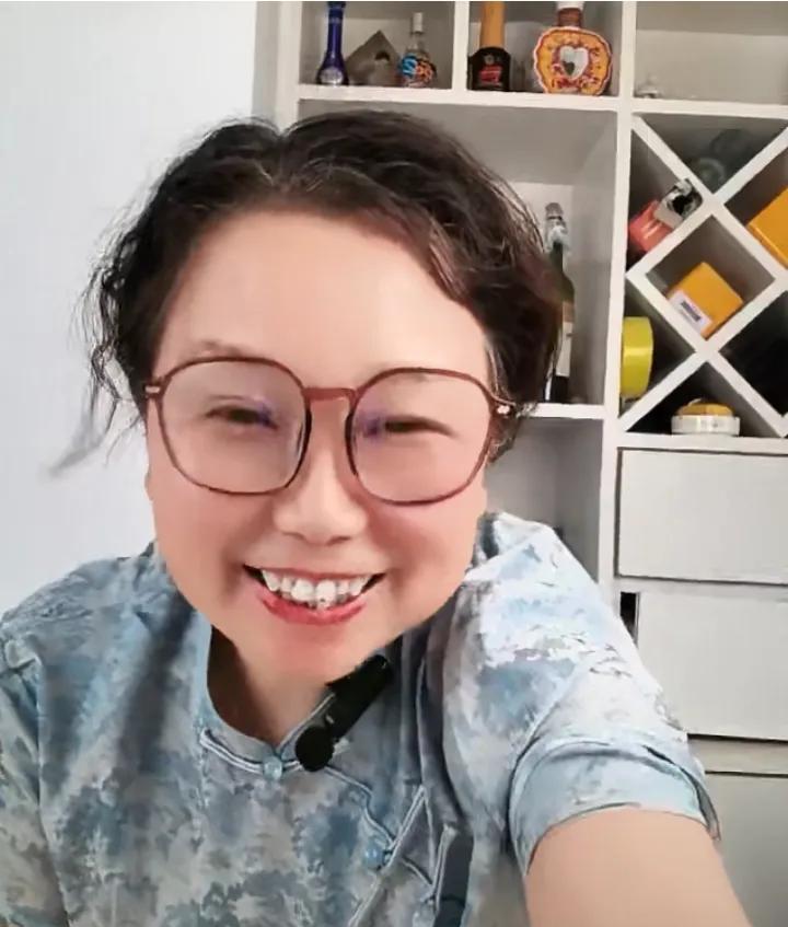 这个事情必须要查清楚，不管是对个人还是对他们都有好处！柴桑大姐说：当年多出