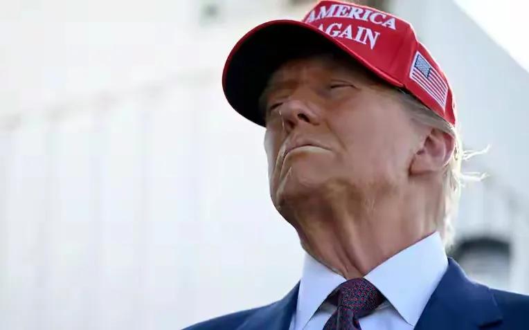 特朗普最近又整活儿了！这老哥在攻击纽约市长候选人时突然甩出一句：