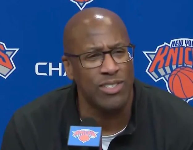 NBA常规赛，尼克斯123-111击败快船。赛后尼克斯主帅迈克-布朗接受了记者