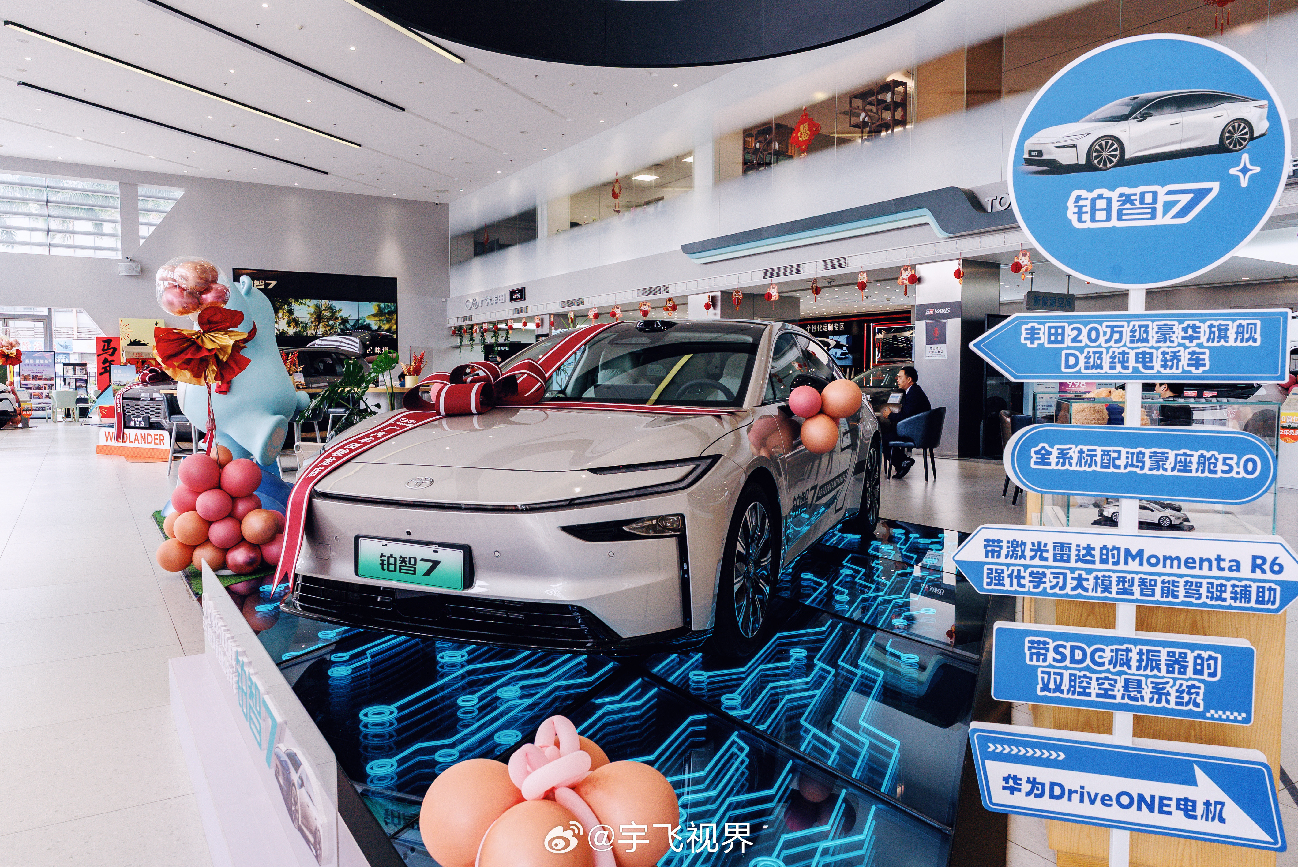 丰田铂智7实车全面到店上周广汽丰田铂智7刚开预售，这周实车就铺到店里了。丰田铂智