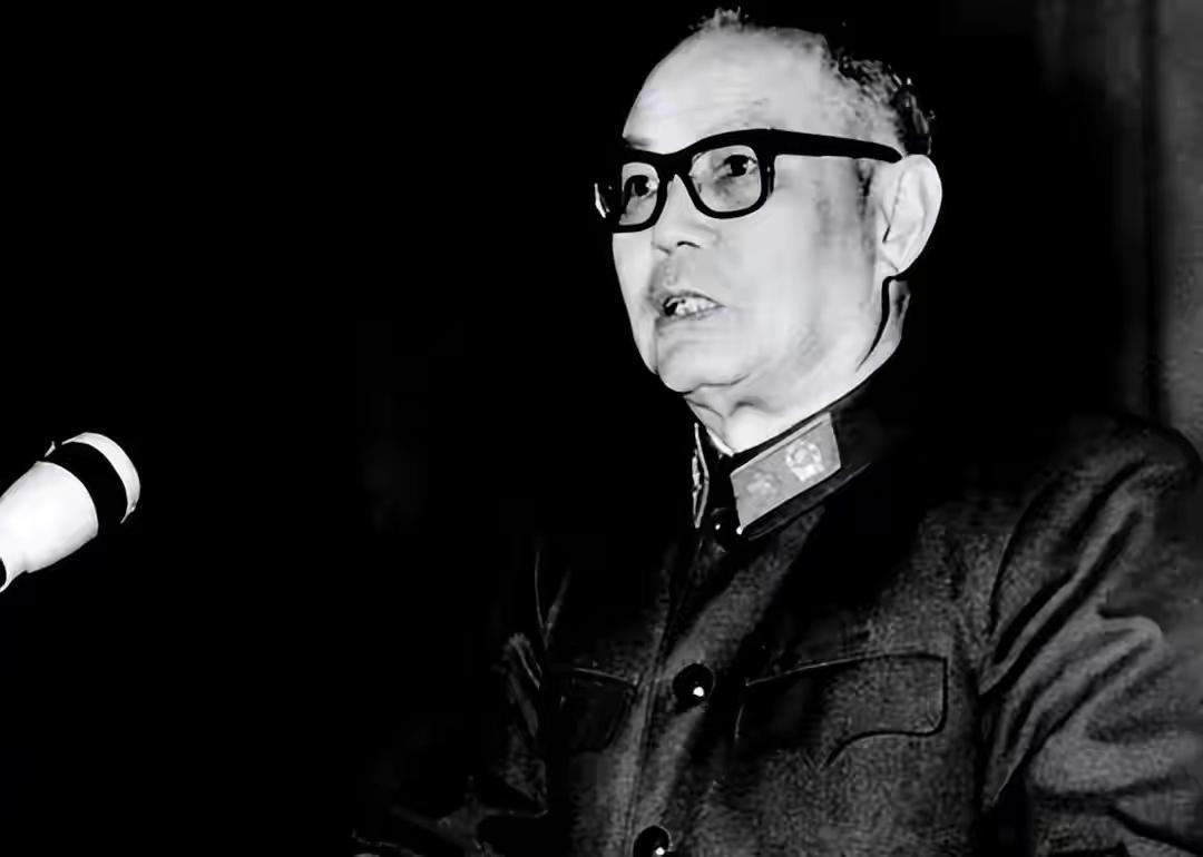 1979年打越南，高层其实吵翻了天？叶剑英粟裕为何反对出兵？你想想看，那会儿