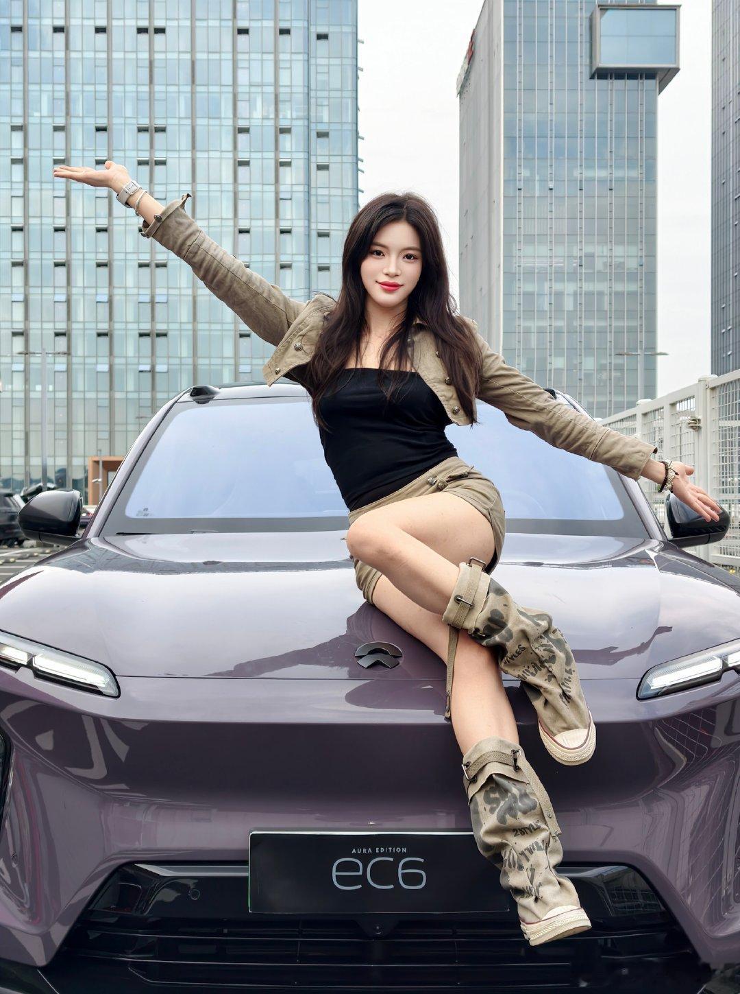 上车，小助理开着蔚来ec6带你们兜风[大笑]​