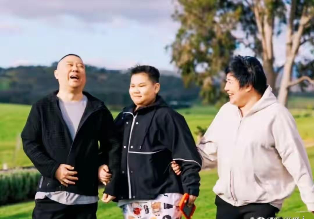 郭德纲带娃逛酒庄，不是炫富，是喘口气。巡演刚完，没直播没热搜，就一家三口在澳洲