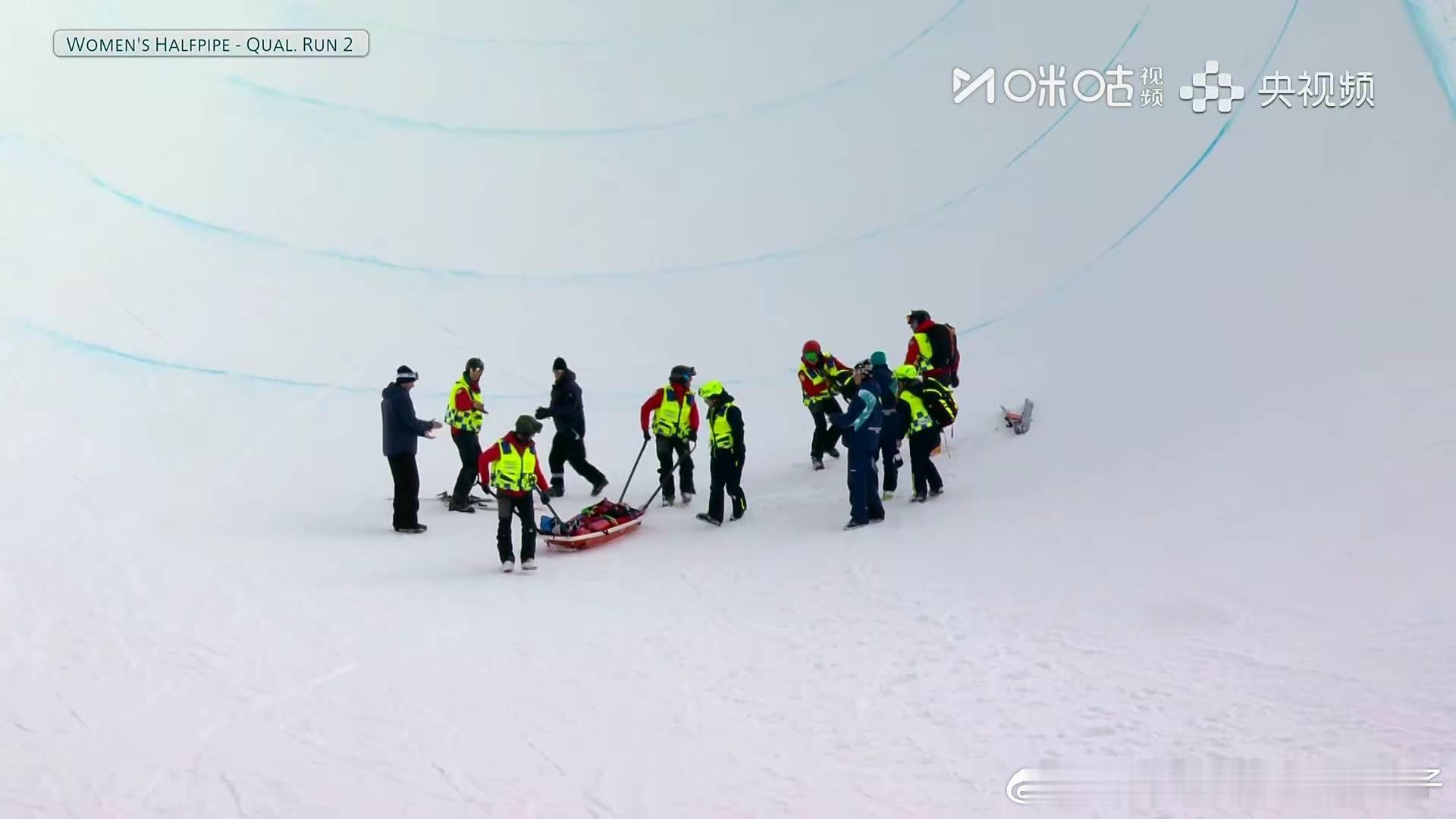 单板滑雪女子U型场地技巧预赛刘佳宇摔倒2026年米兰冬奥会单板滑雪女子U型场地