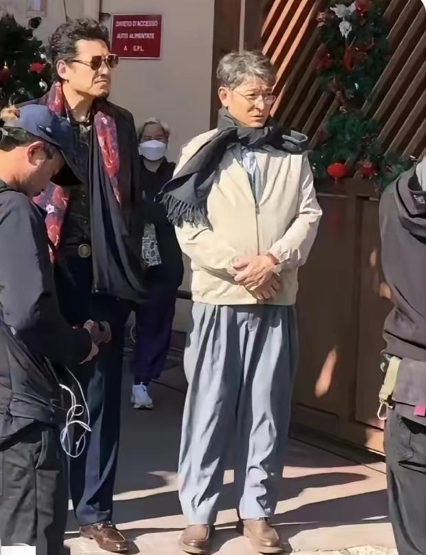 我天，刘德华这副样子，是在拍电影还是怎么的哦，和他以往的形象简直不可同日而语。